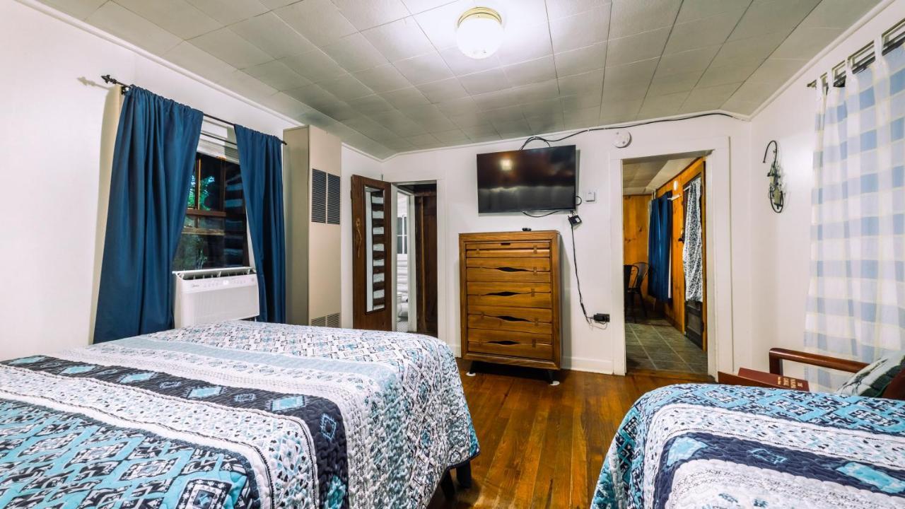 Log Cabin Motor Court Ешвілл Екстер'єр фото