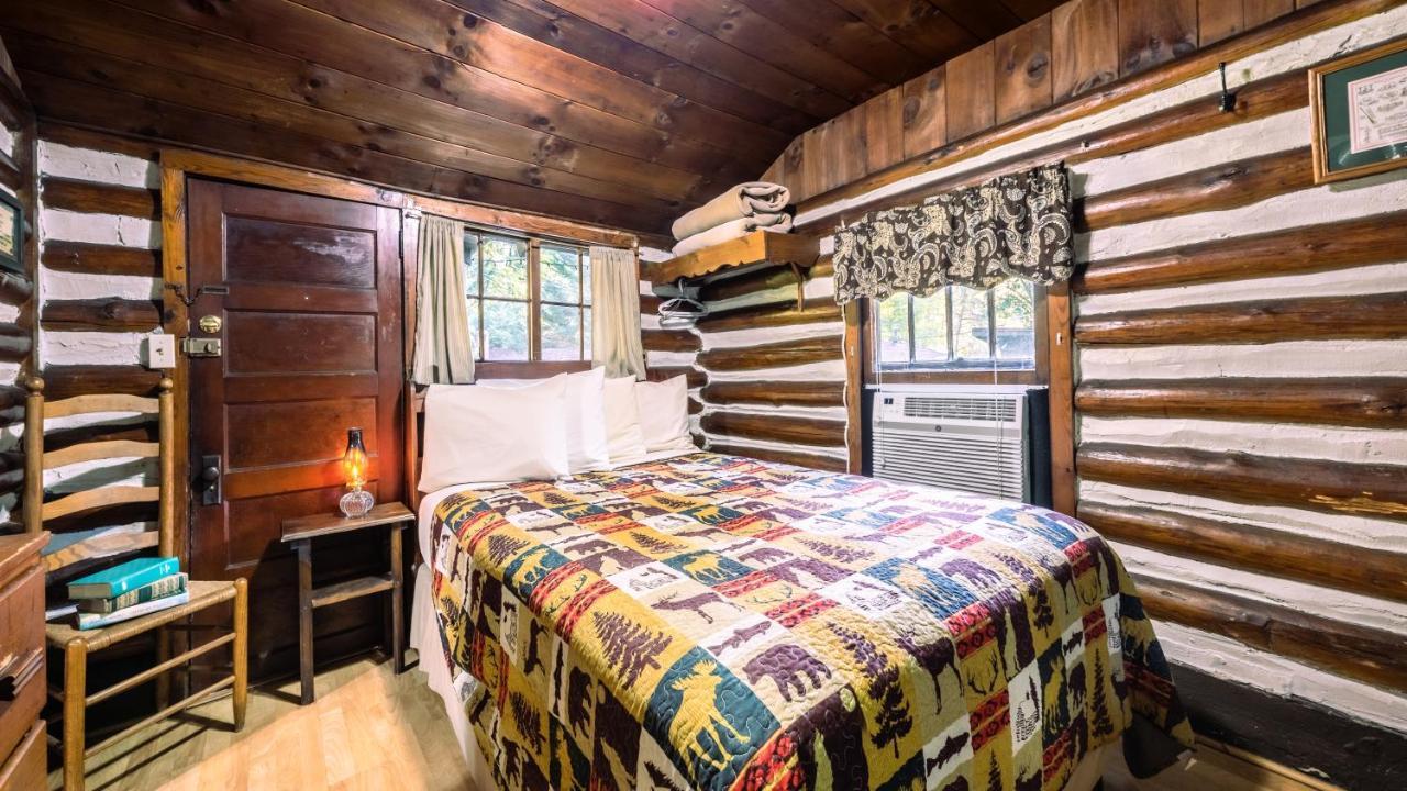 Log Cabin Motor Court Ешвілл Екстер'єр фото