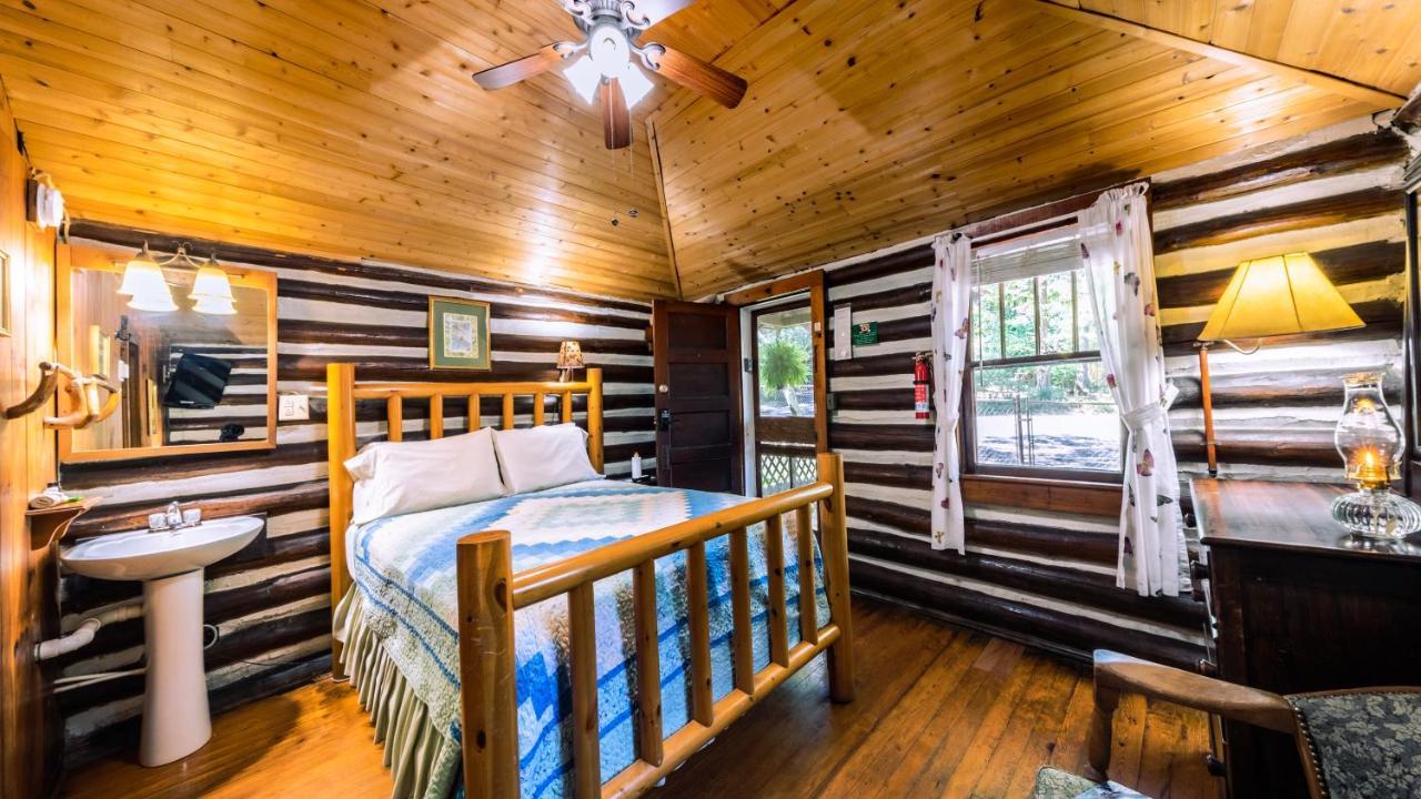 Log Cabin Motor Court Ешвілл Екстер'єр фото
