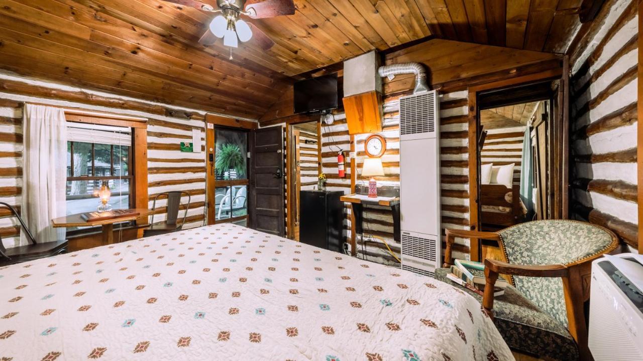 Log Cabin Motor Court Ешвілл Екстер'єр фото