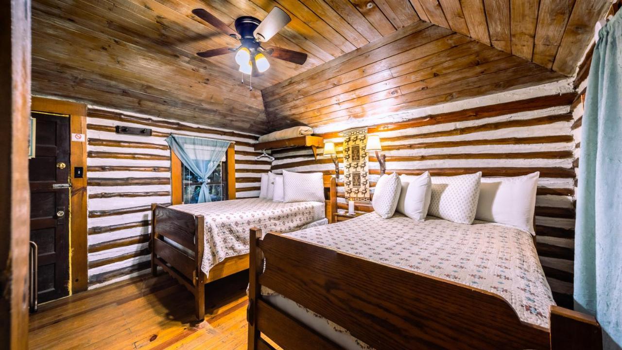 Log Cabin Motor Court Ешвілл Екстер'єр фото