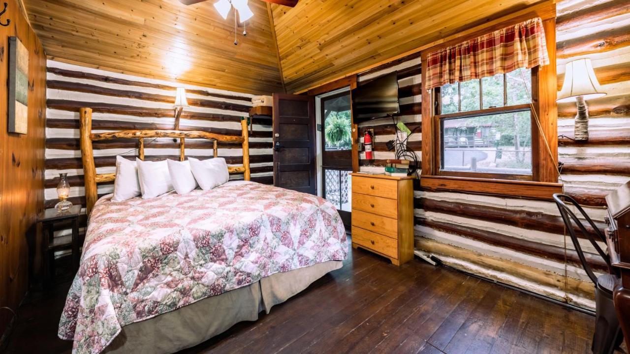 Log Cabin Motor Court Ешвілл Екстер'єр фото