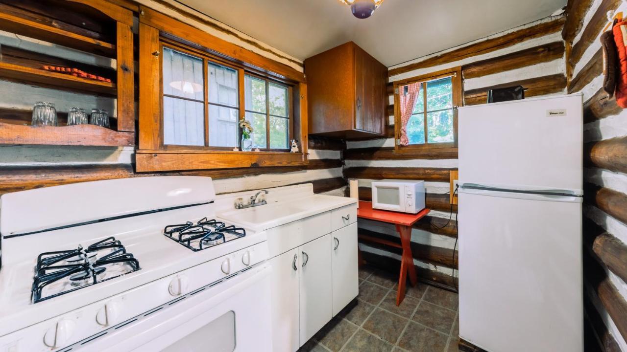 Log Cabin Motor Court Ешвілл Екстер'єр фото