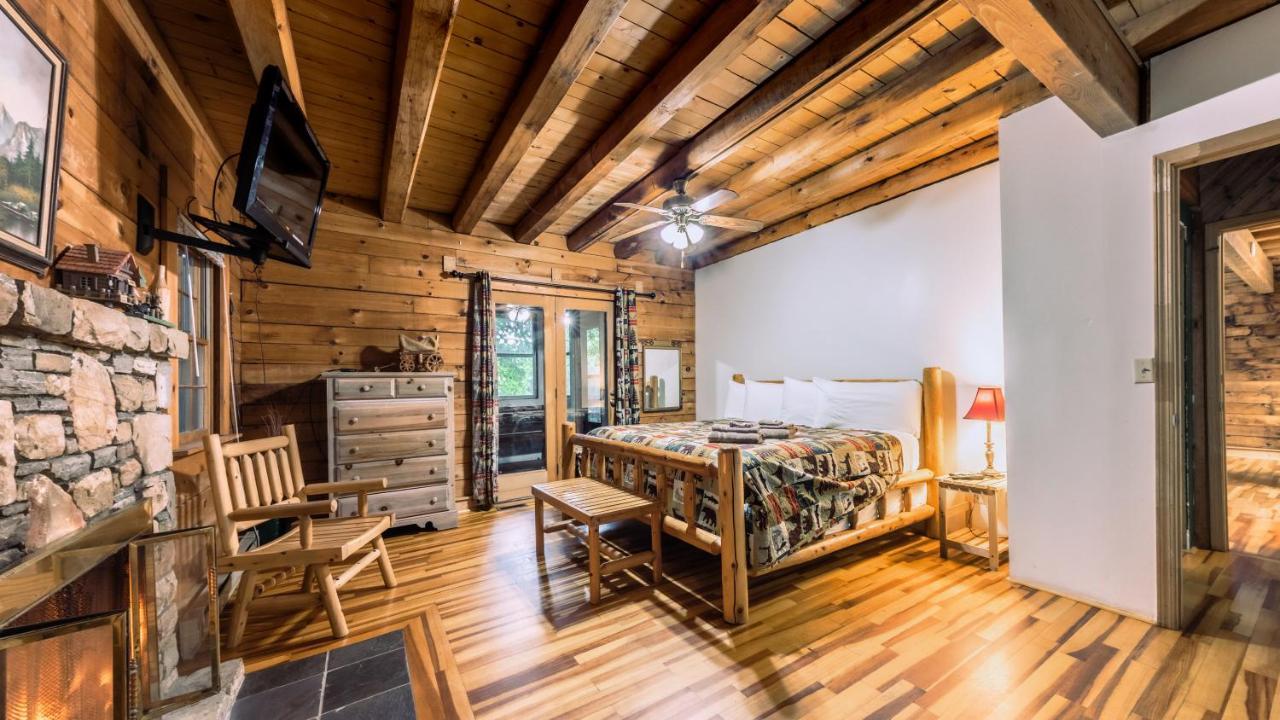 Log Cabin Motor Court Ешвілл Екстер'єр фото